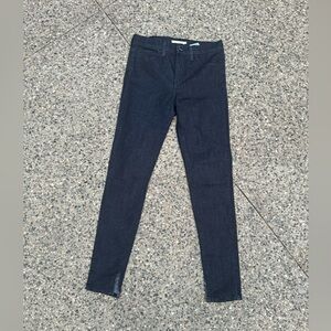 Levi’s 720 high rise super skinny jeans size 28